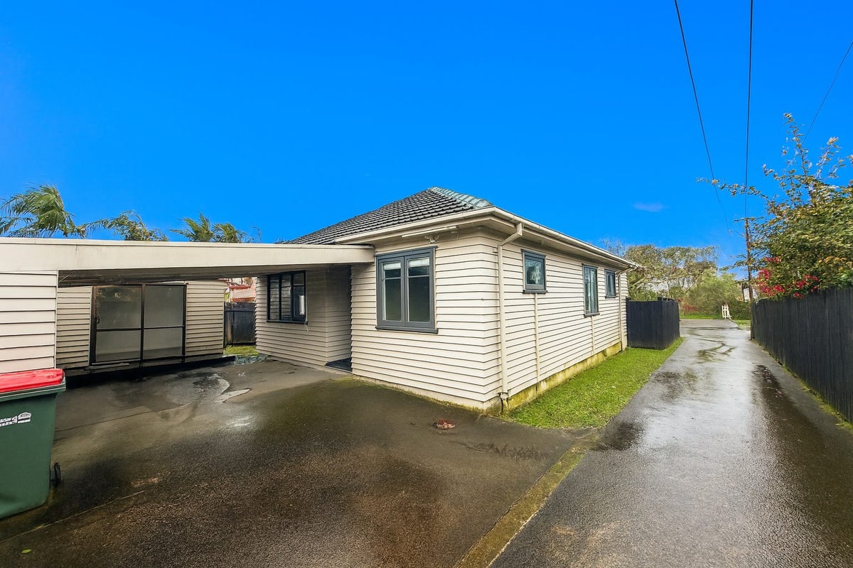40A Riro Street, Point Chevalier, Auckland - Carousel 11