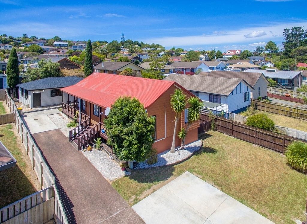 14 De Quincey Terrace, Highland Park, Auckland - Carousel 2