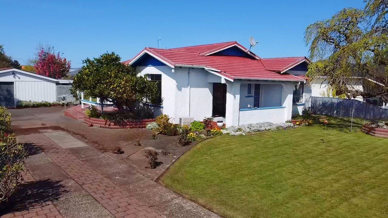 16 Trafalgar Street, Dannevirke - Carousel 1