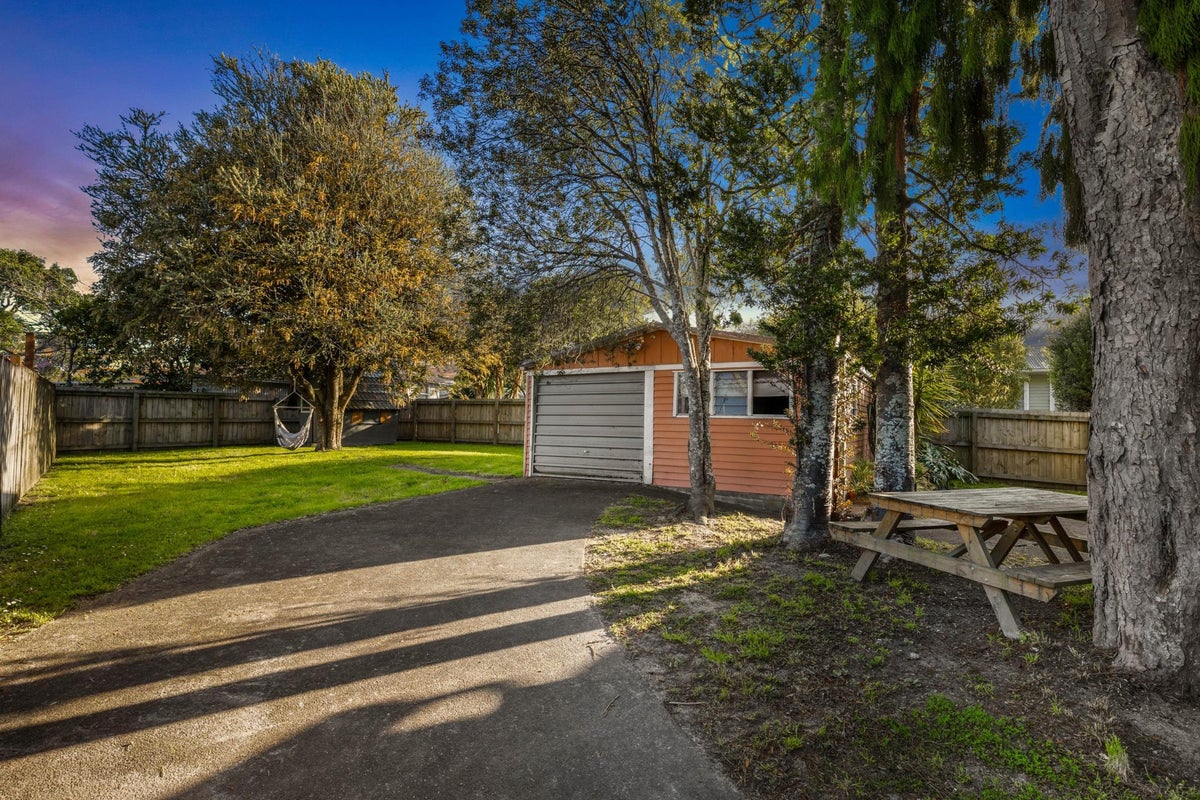 77 Glen Marine Parade, Glendene, Auckland - Carousel 1