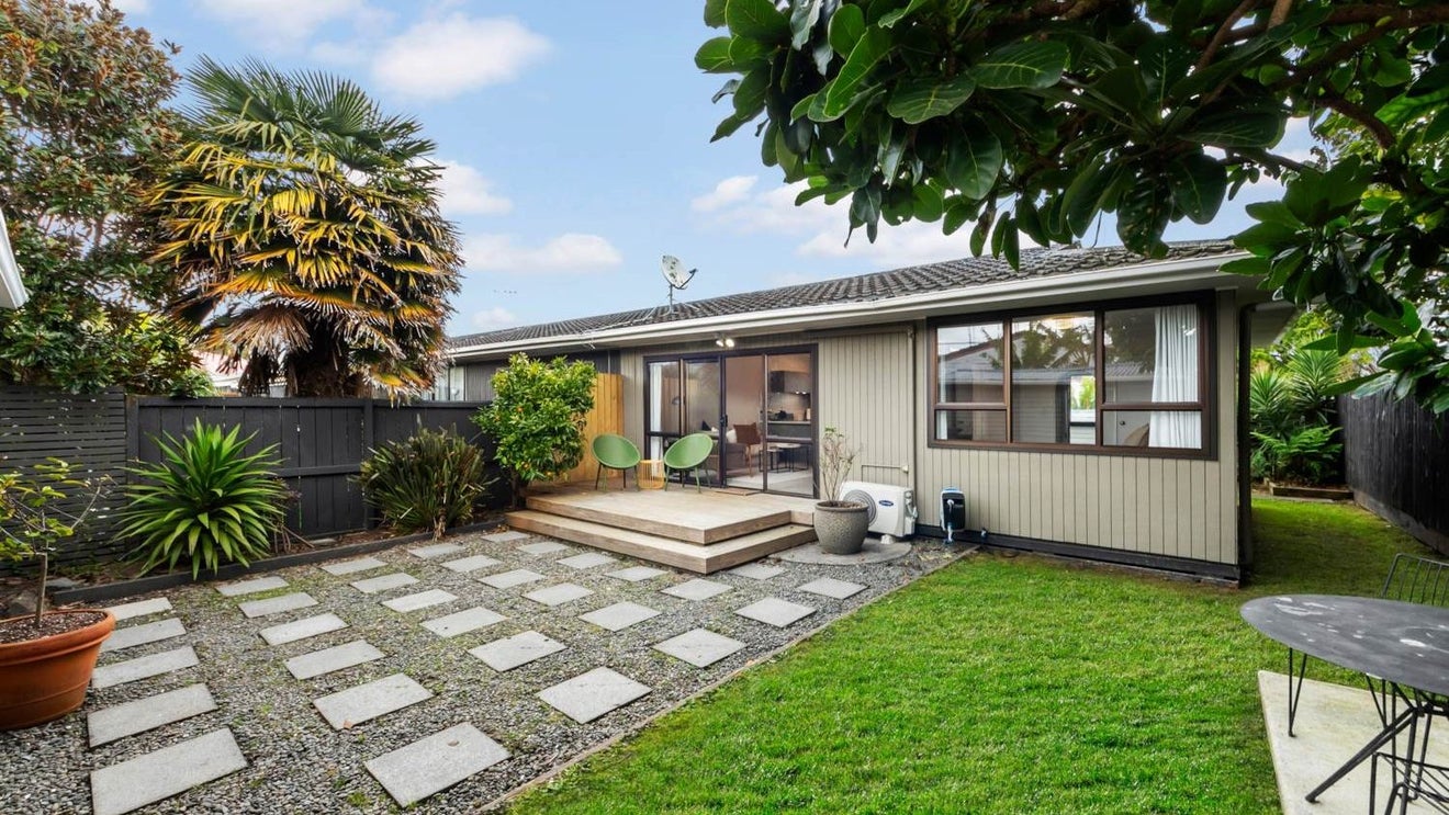 5D Orchard Street, Avondale, Auckland - Carousel 1