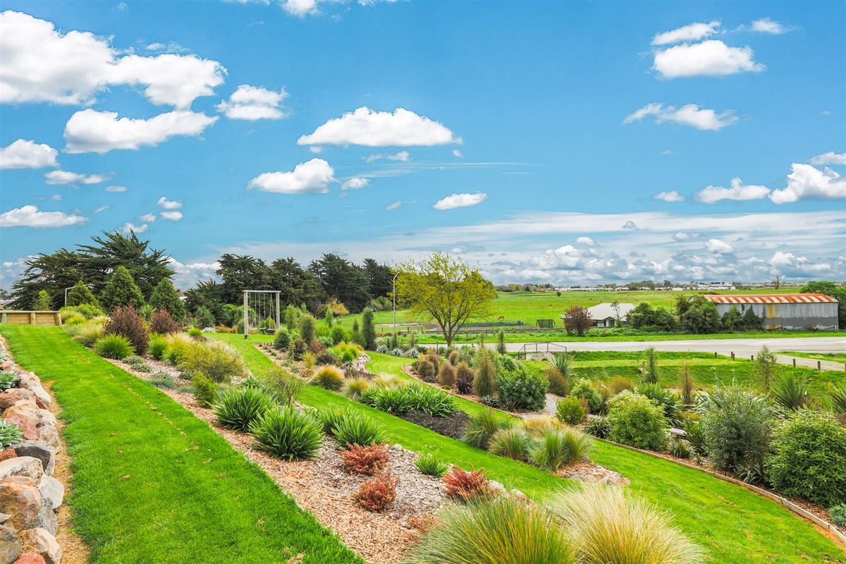8 Redmund Spur Road, Kennedys Bush, Christchurch - Carousel 2