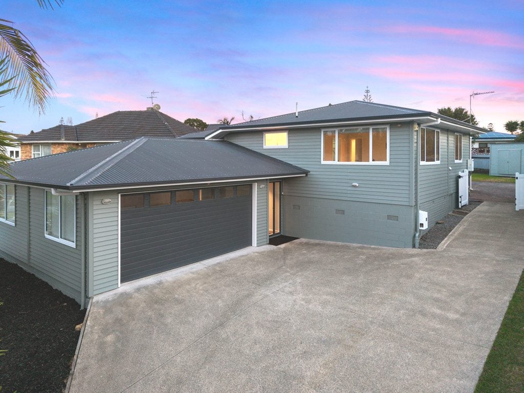 27 La Rosa Street, Green Bay, Waitakere City, Auckland - Carousel 1
