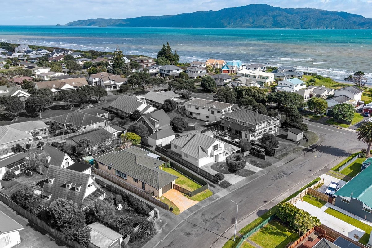 15A Watson Drive, Paraparaumu Beach, Paraparaumu - Carousel 1