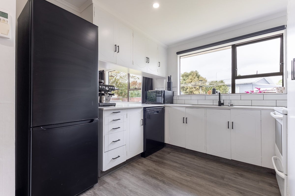 64 Atkinson Avenue, Otaki Beach, Otaki - Carousel 2
