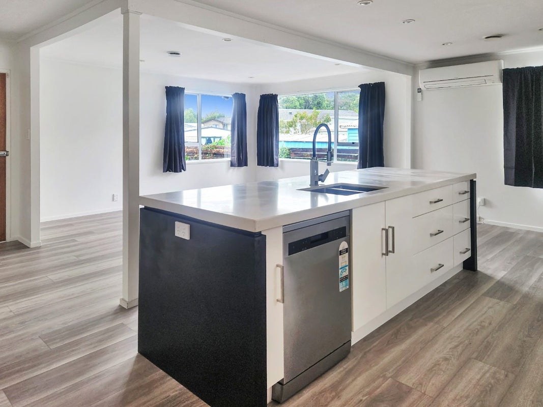 32 Becker Drive, Weymouth, Auckland - Carousel 2