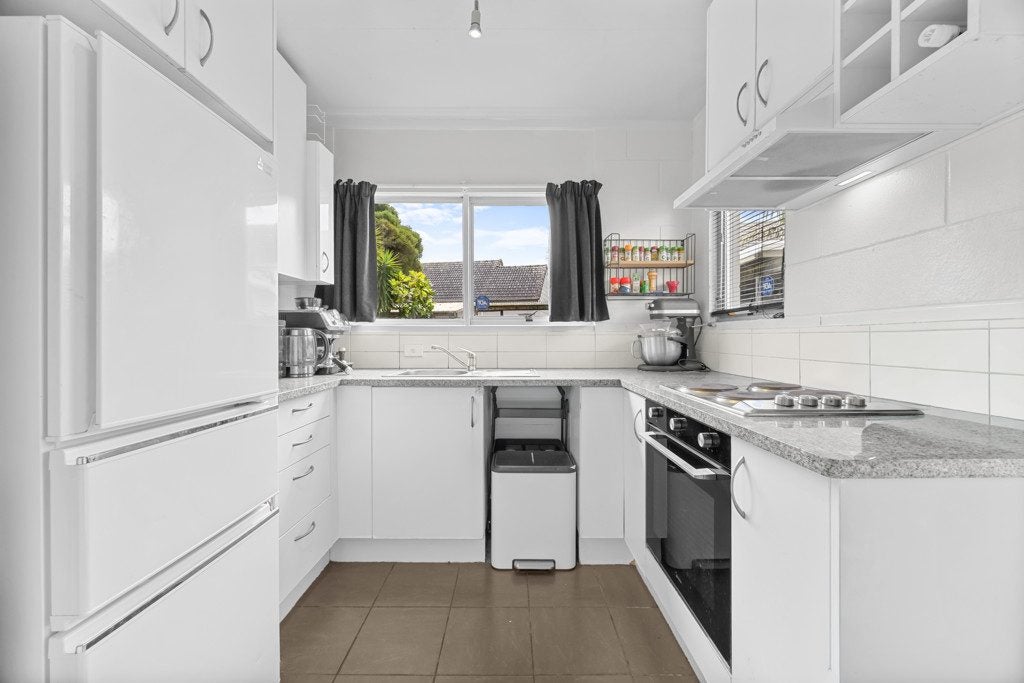 2/52 Merton Road, St Johns, Auckland - Carousel 2
