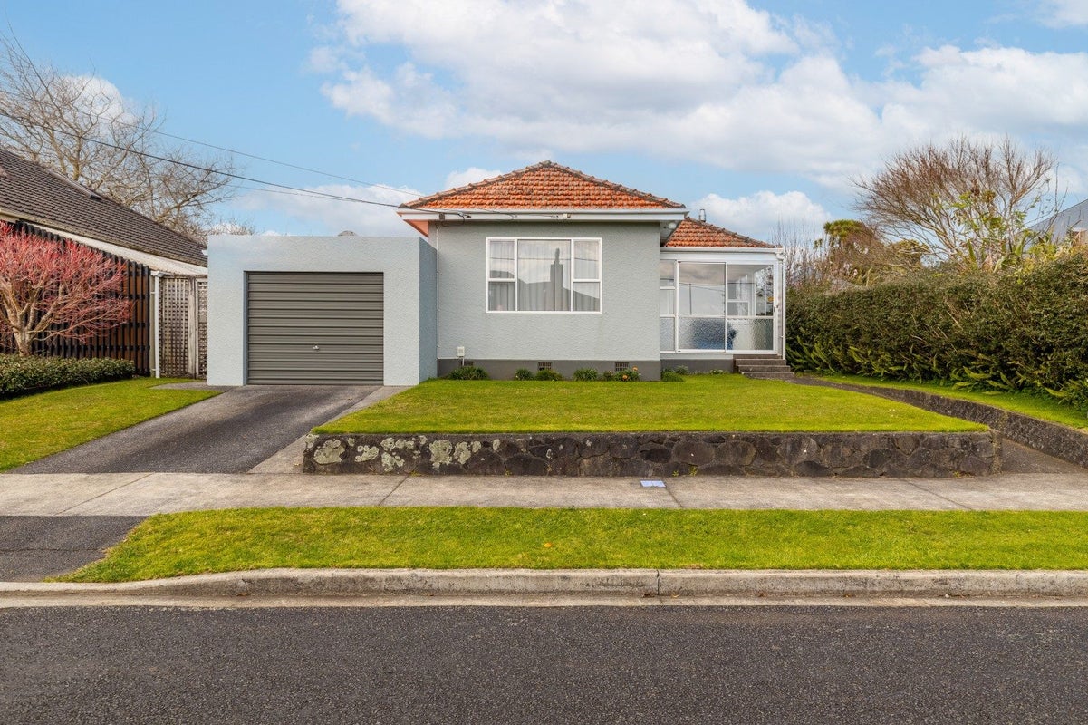 8 Turi Street, Welbourn, New Plymouth - Carousel 2