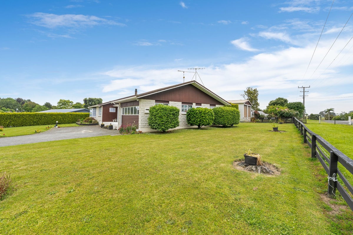 22 Victoria Terrace, Ohau, Levin - Carousel 23