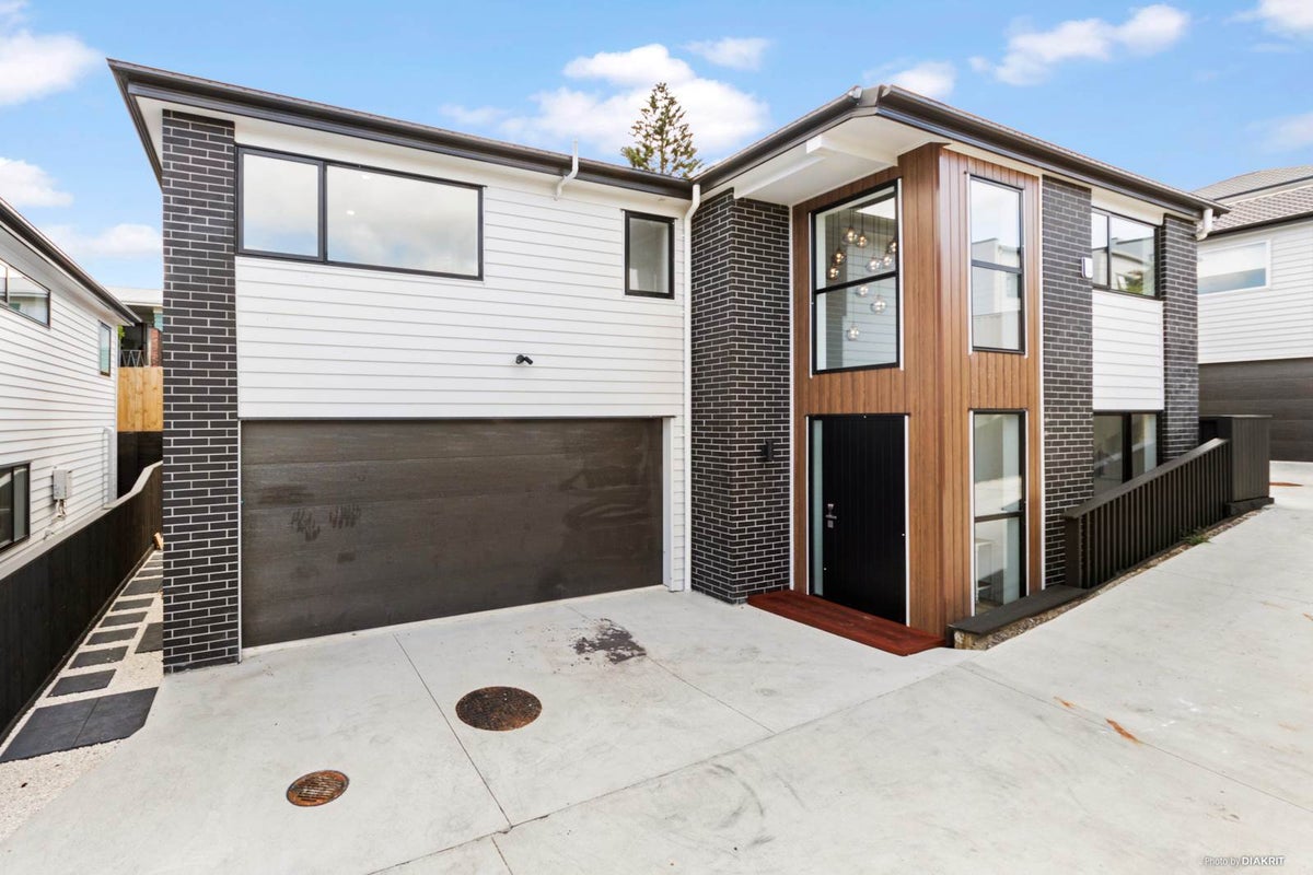 42C Kinross Street, Blockhouse Bay, Auckland - Carousel 1