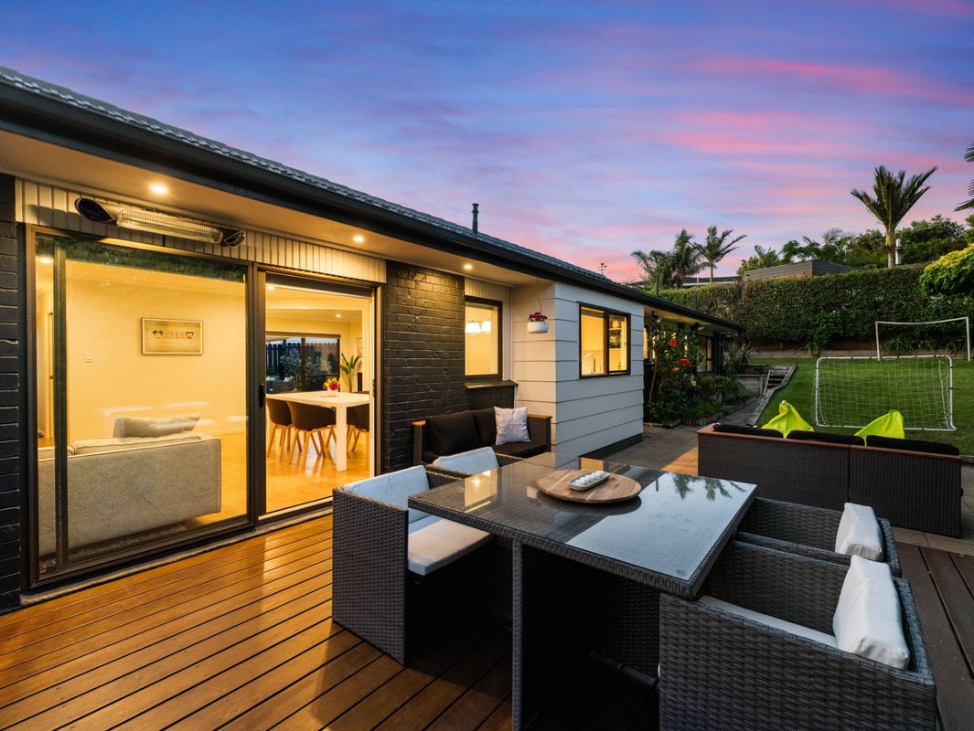 21 Palmyra Way, Half Moon Bay, Auckland - Carousel 1