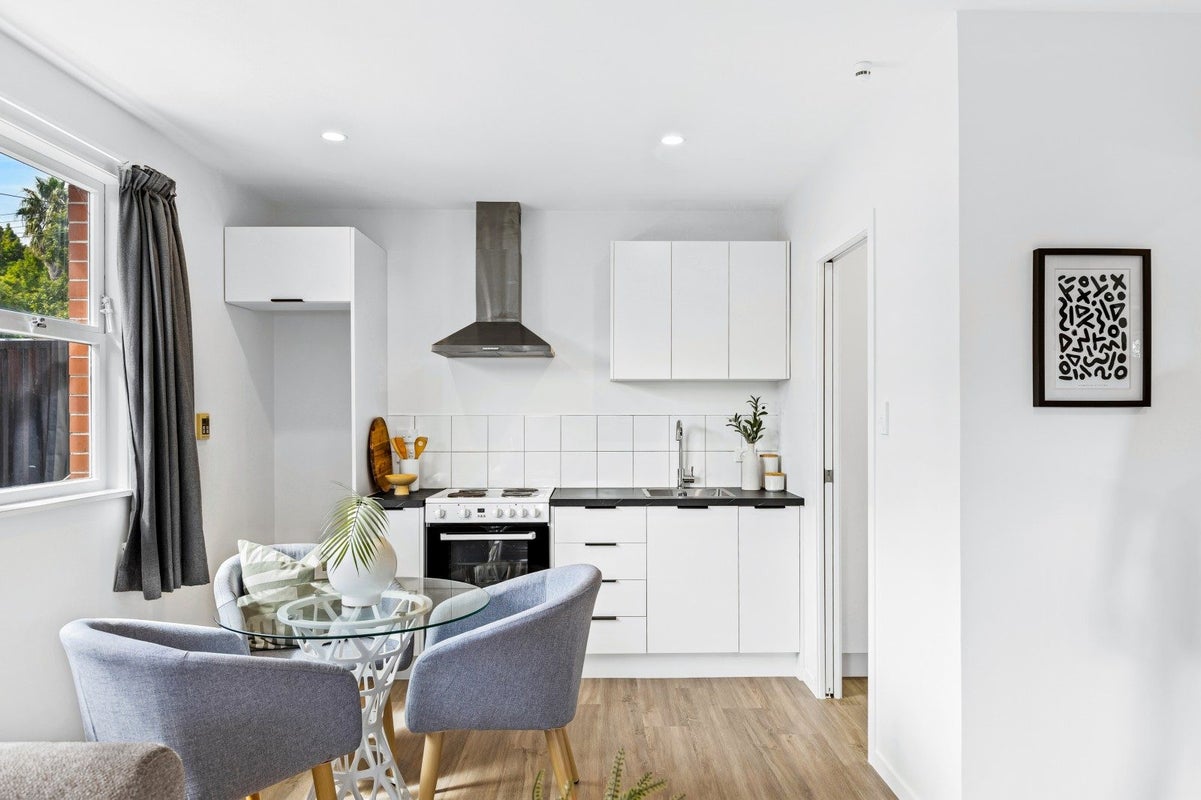2/16 Highbury Street, Avondale, Auckland - Carousel 2