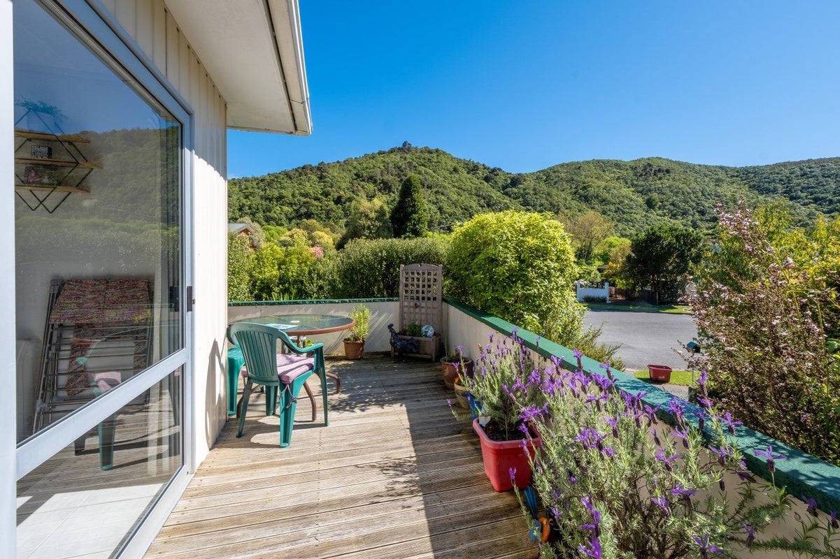 6 The Anchorage, Waikawa, Picton - Carousel 1