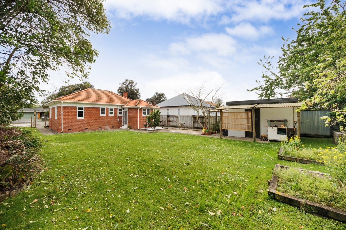 210 College Street, West End, Palmerston North - Carousel 2
