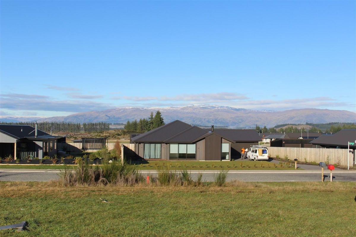35 Woodpecker Street, LAKE HAWEA - Carousel 7