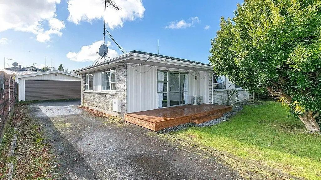 118 Whatawhata Road, Dinsdale, Hamilton - Carousel 1