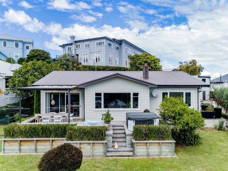 7 Clyde Road, Bluff Hill, Napier - Carousel 2