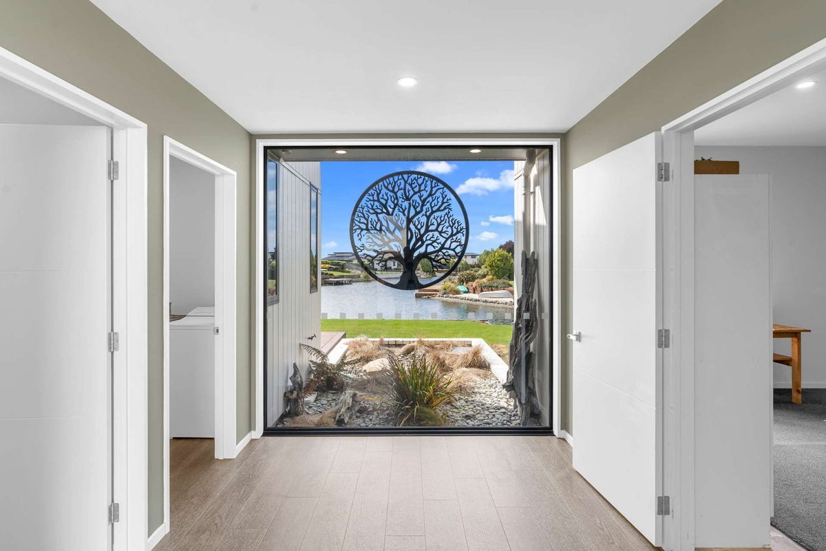 8 Halston Close, Huntingdon, Ashburton - Carousel 2