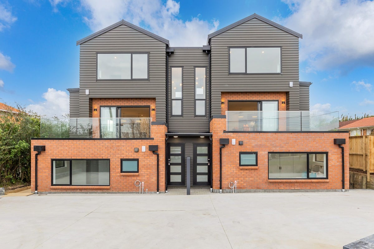 2/5 Marsh Avenue, Forrest Hill, Auckland - Carousel 1