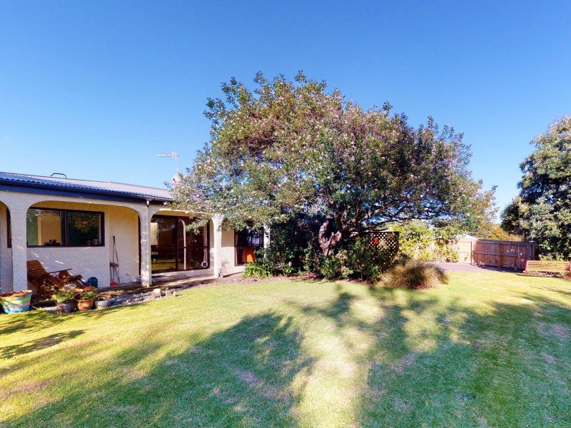 16 Arataki Grove, Waitarere Beach, Levin - Carousel 1