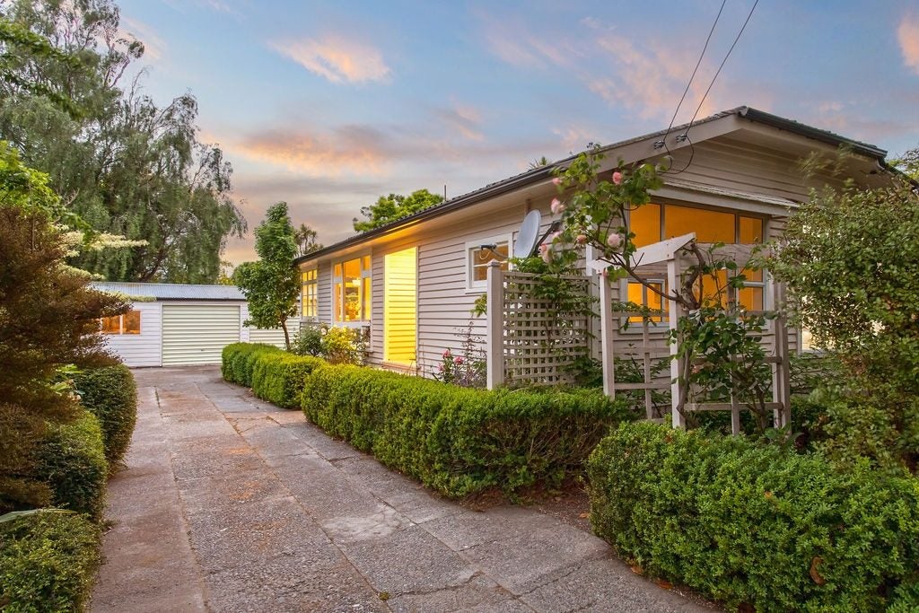 14 Scotston Avenue, St Albans, Christchurch - Carousel 1