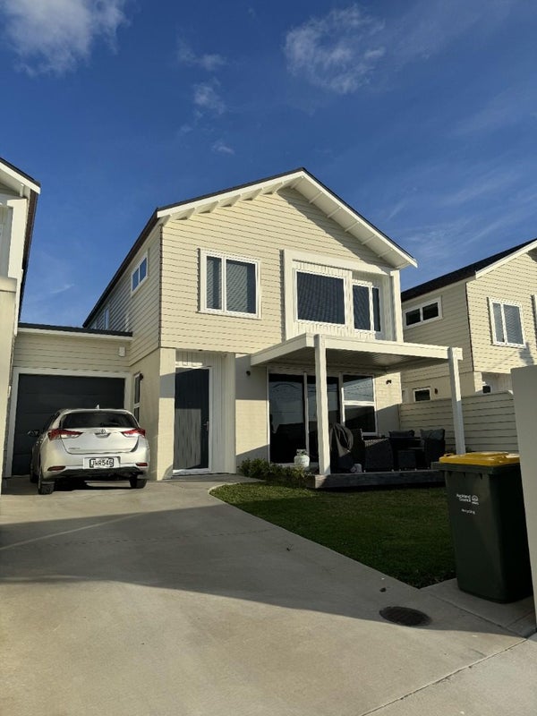 29 Montgomery Avenue, Rothesay Bay, Auckland - Carousel 1