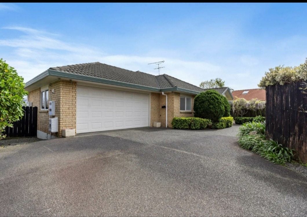 2/19 Emyvalie Place, Dannemora, Auckland - Carousel 1