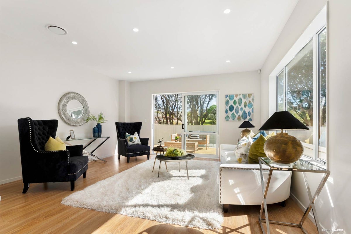 8A Jern Place, Eastern Beach, Auckland - Carousel 2