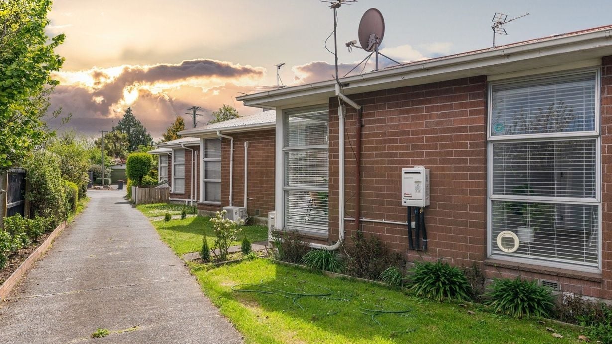 4/4 Hendon Street, Edgeware, Christchurch - Carousel 1