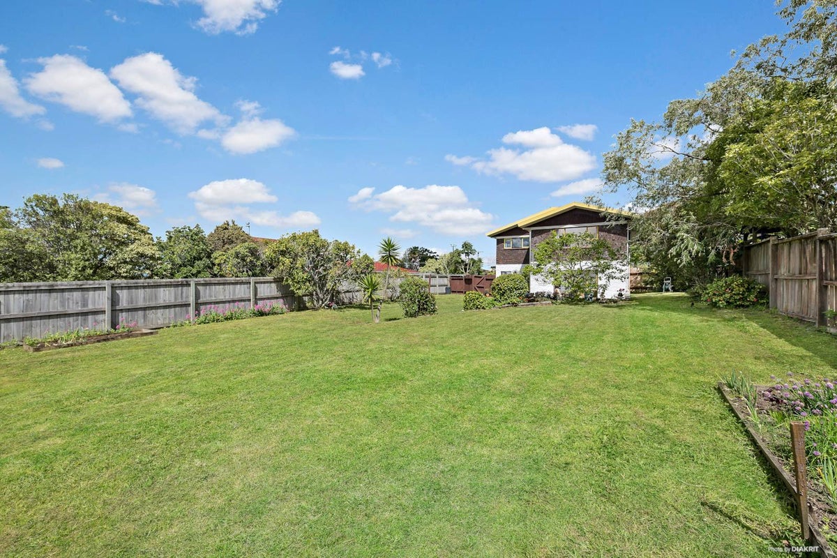 12 Royal Road, Massey, Auckland - Carousel 1