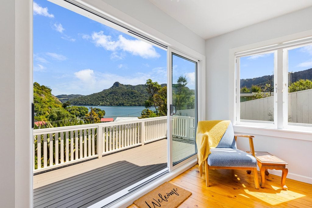 18 Foster Avenue, Huia, Auckland - Carousel 1