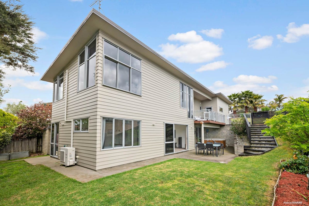 8 Rivervale Grove, Stanmore Bay, Whangaparaoa - Carousel 1