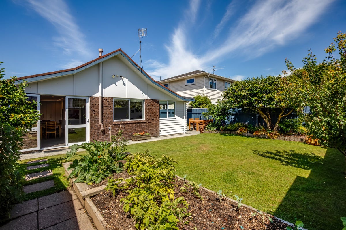 30 Fairfield Avenue, Fairfield, Lower Hutt - Carousel 1
