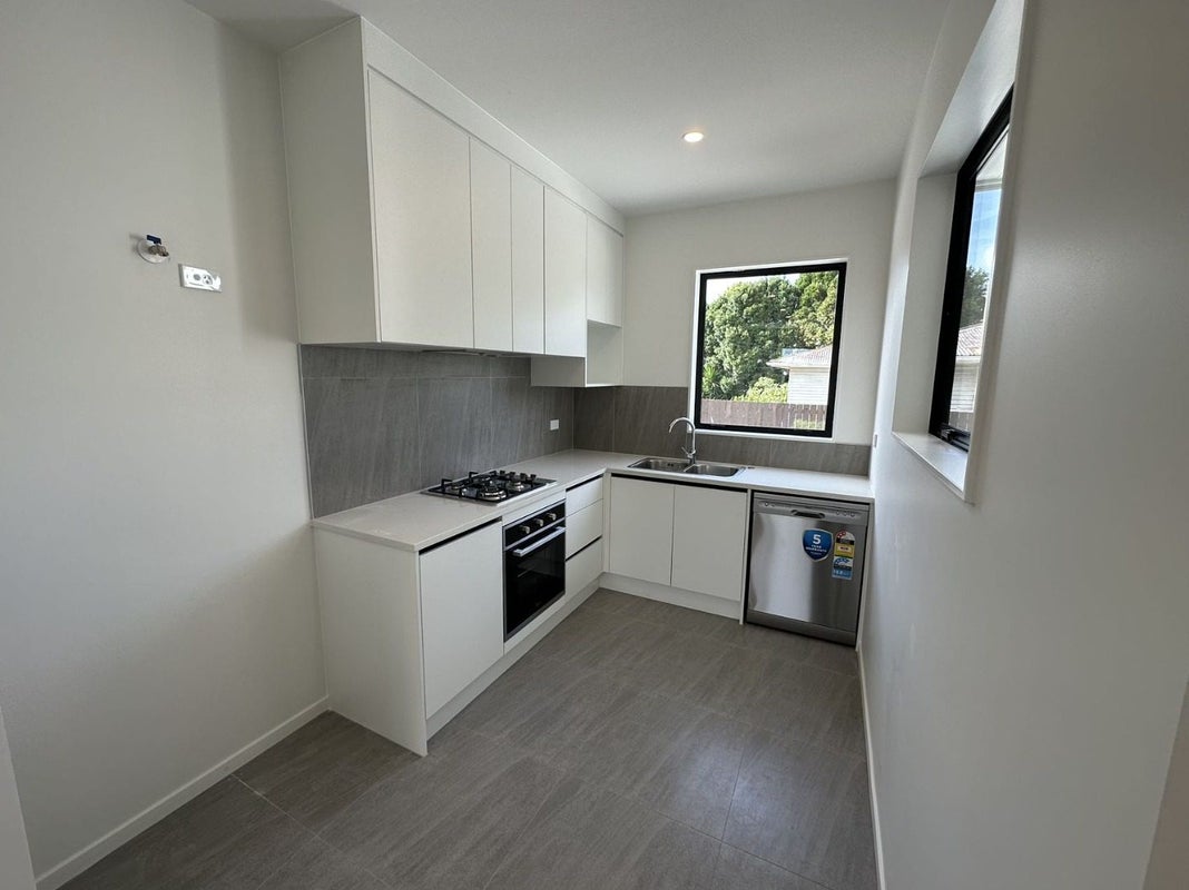 2C Fields Road, Manurewa, Auckland - Carousel 2