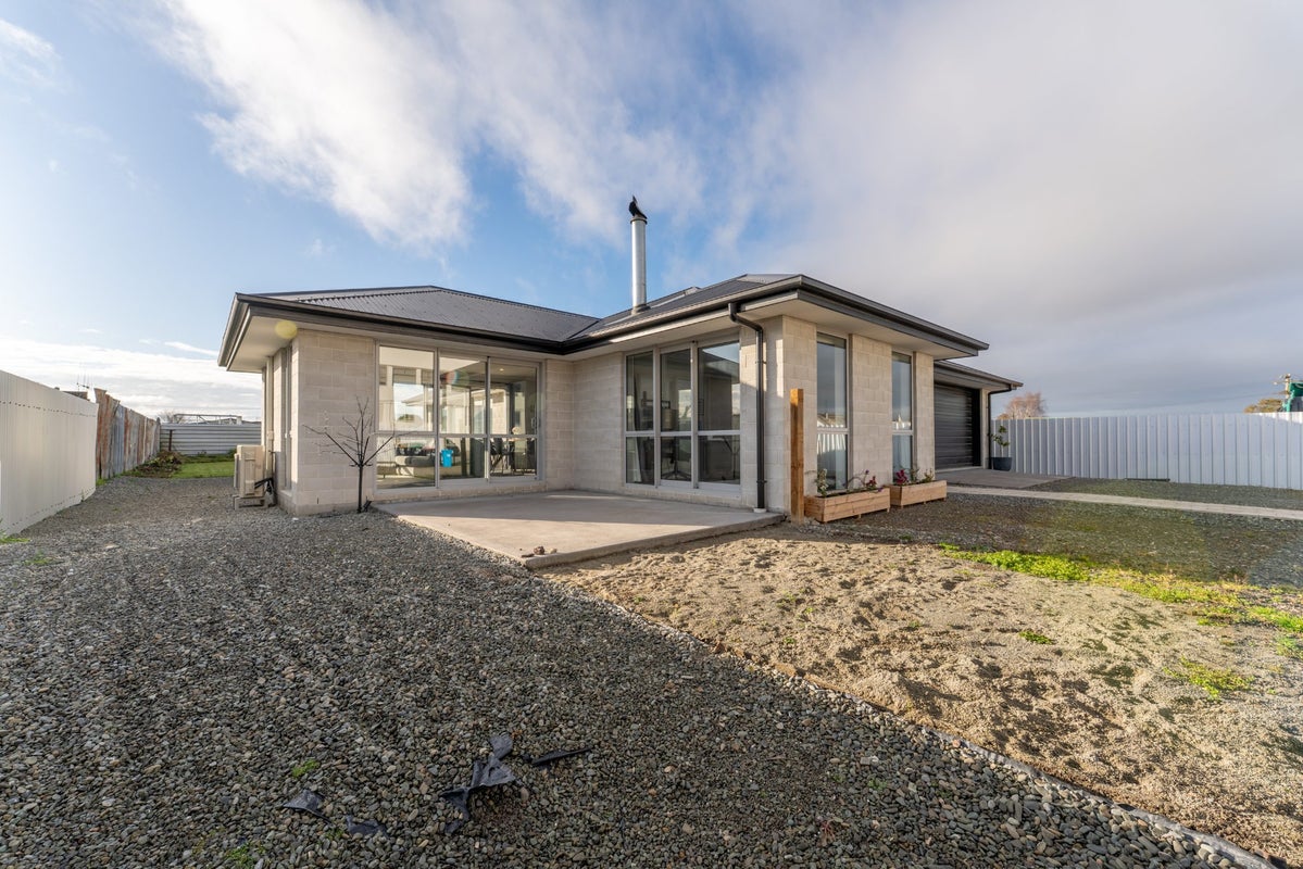 16 Thomas Street, West End, Timaru - Carousel 1