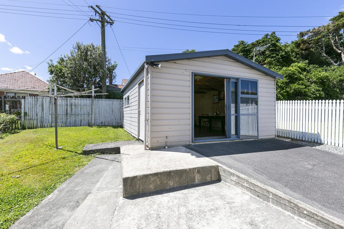 7 Takatimu Way, Johnsonville, Wellington - Carousel 13