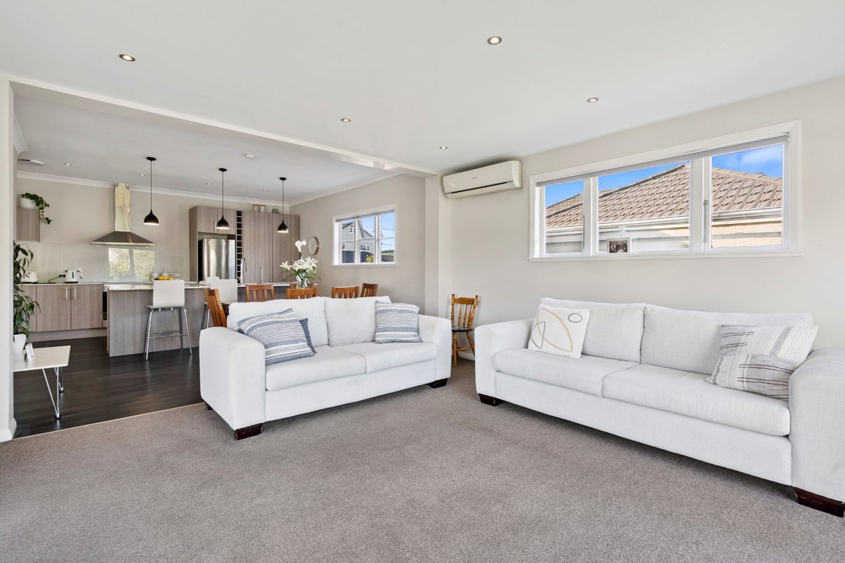 41 Fairfield Avenue, Fairfield, Lower Hutt - Carousel 2