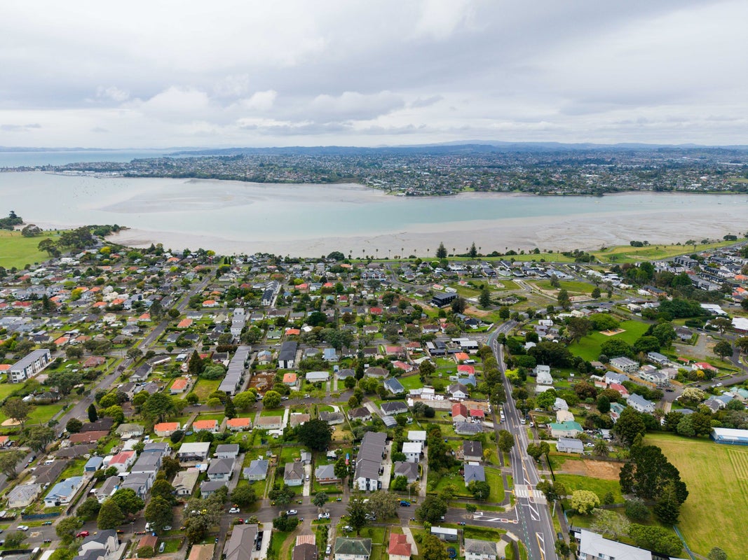 48E Waddell Avenue, Point England, Auckland - Carousel 21