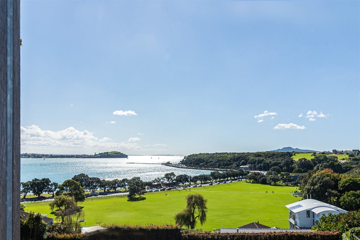 17 Karori Crescent, Orakei, Auckland - Carousel 1