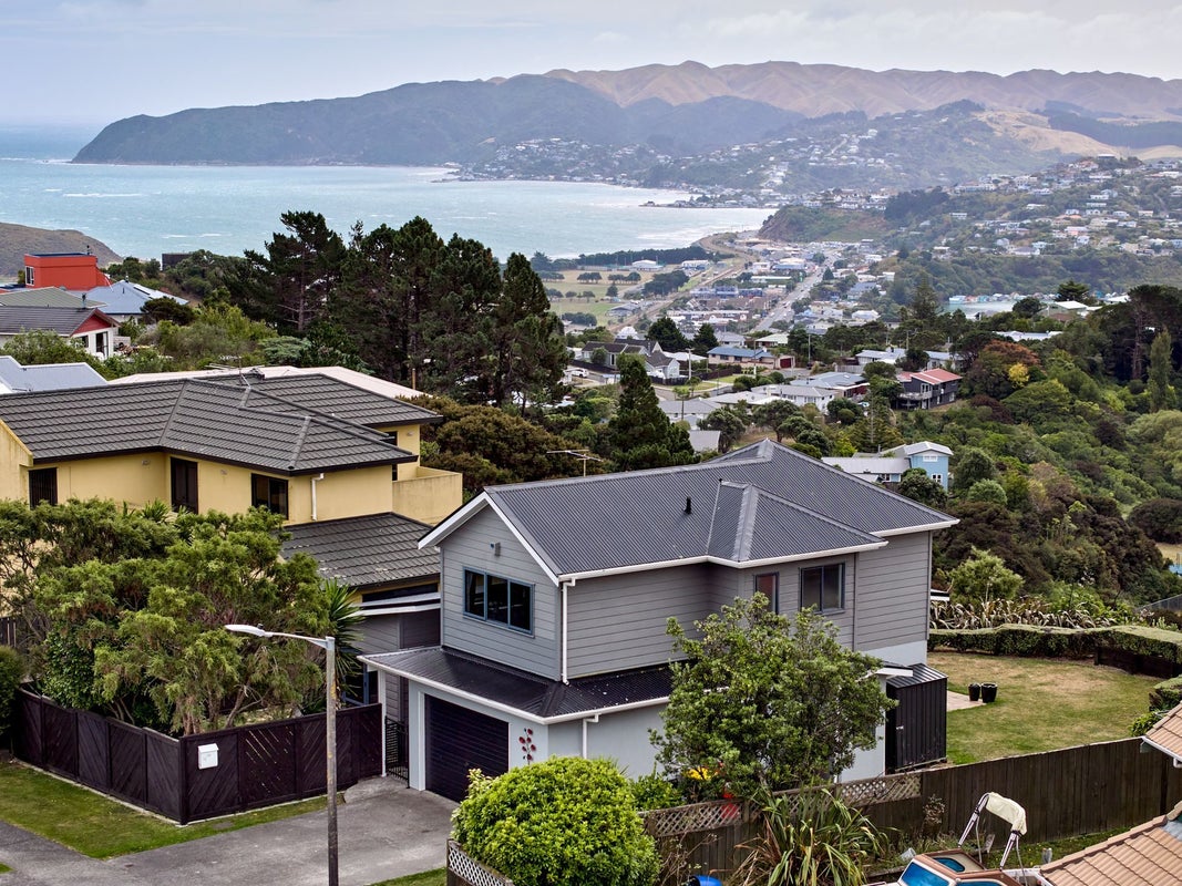 16 Doncaster Terrace, Ascot Park, Porirua - Carousel 1