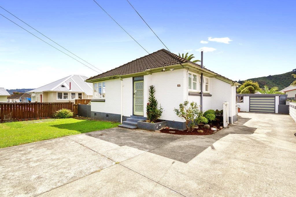 65 Strand Crescent, Naenae, Lower Hutt - Carousel 2