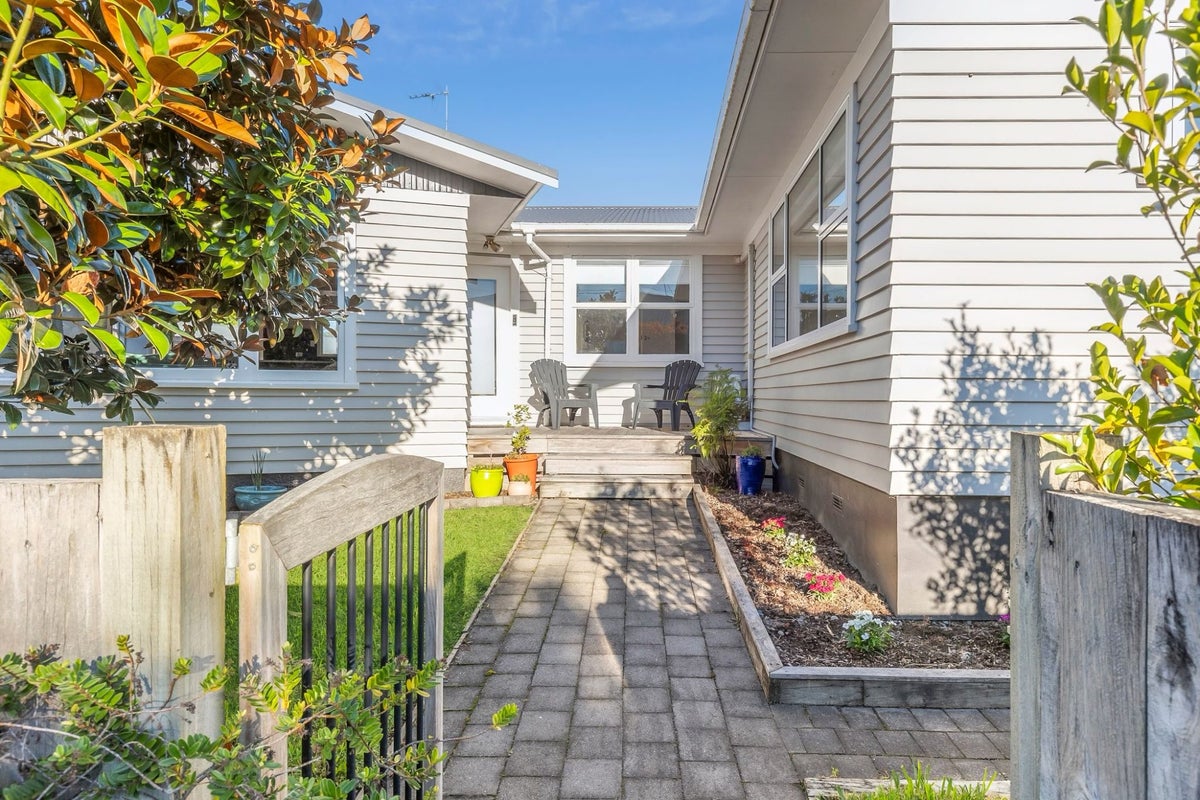 40 Southsea Crescent, Silverdale, Hamilton - Carousel 1