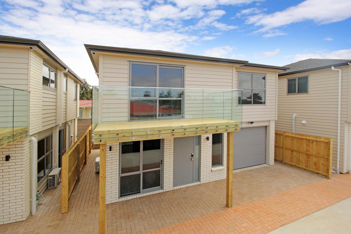 9B Kerrydale Road, Manurewa, Auckland - Carousel 1
