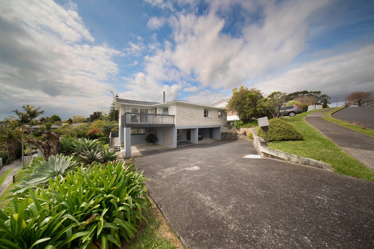 5 Bert Wilson Place, Cockle Bay, Auckland - Carousel 1