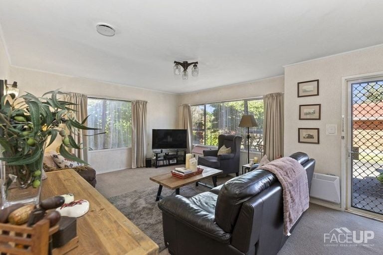 1/14 Ti Nana Crescent, Henderson, Auckland - Carousel 1