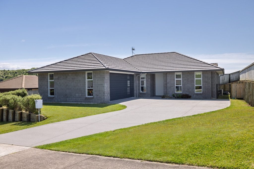 81 Falcon Drive, Welcome Bay, Tauranga - Carousel 1