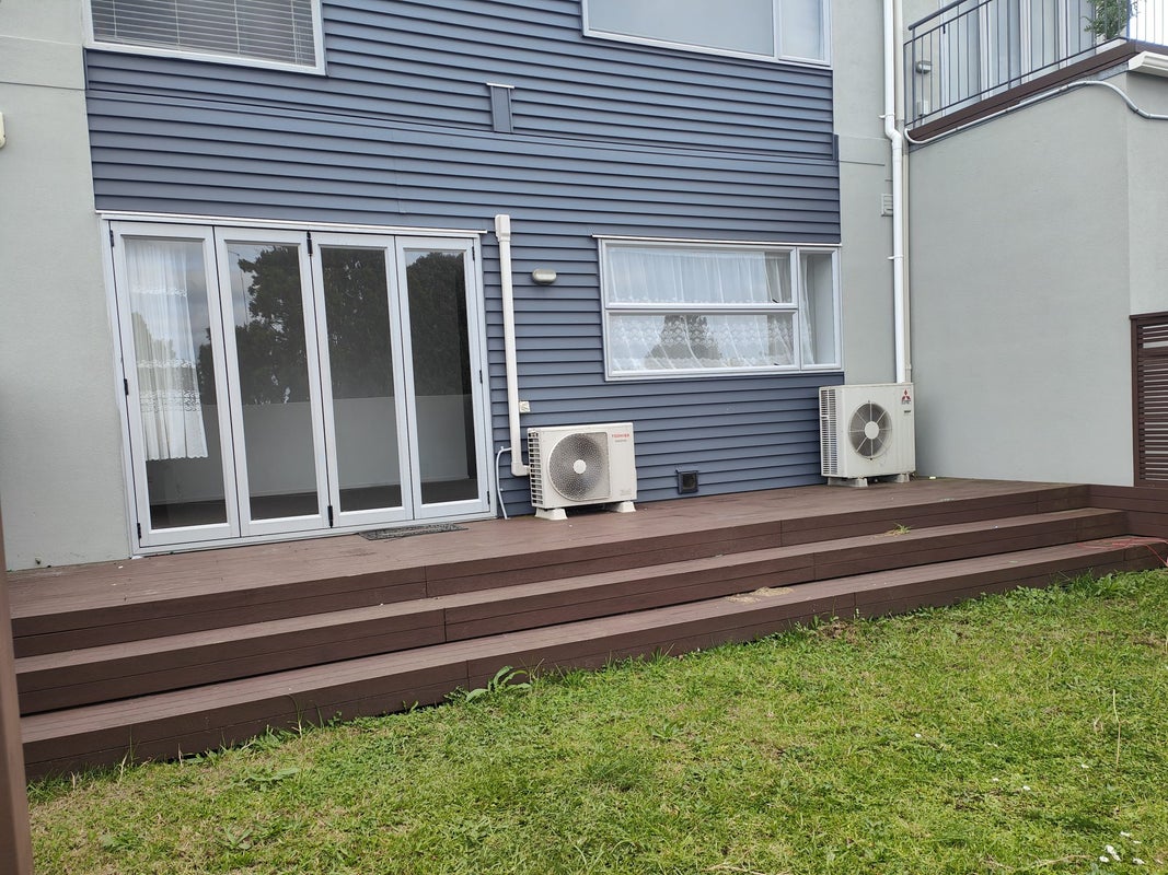 23 Roberts Avenue, Bayswater, Auckland - Carousel 1