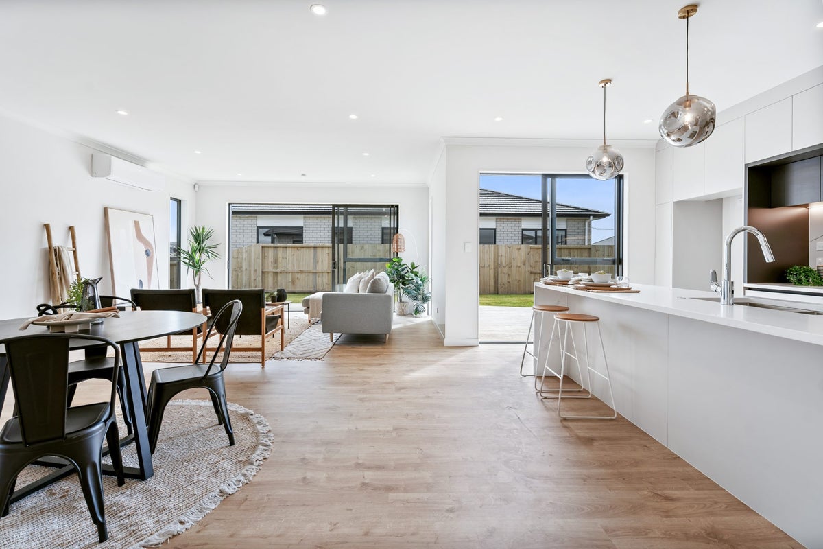 5 Te Piriti Road, One Tree Point - Carousel 2