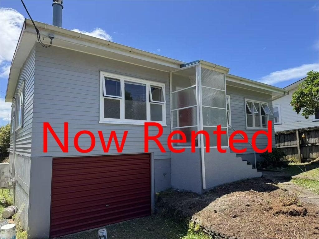64 Sylvan Crescent, Te Atatu South, Auckland - Carousel 1