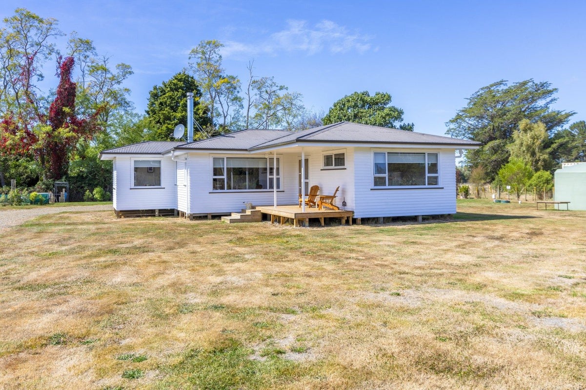 18 Murchison Street, Waipawa - Carousel 1